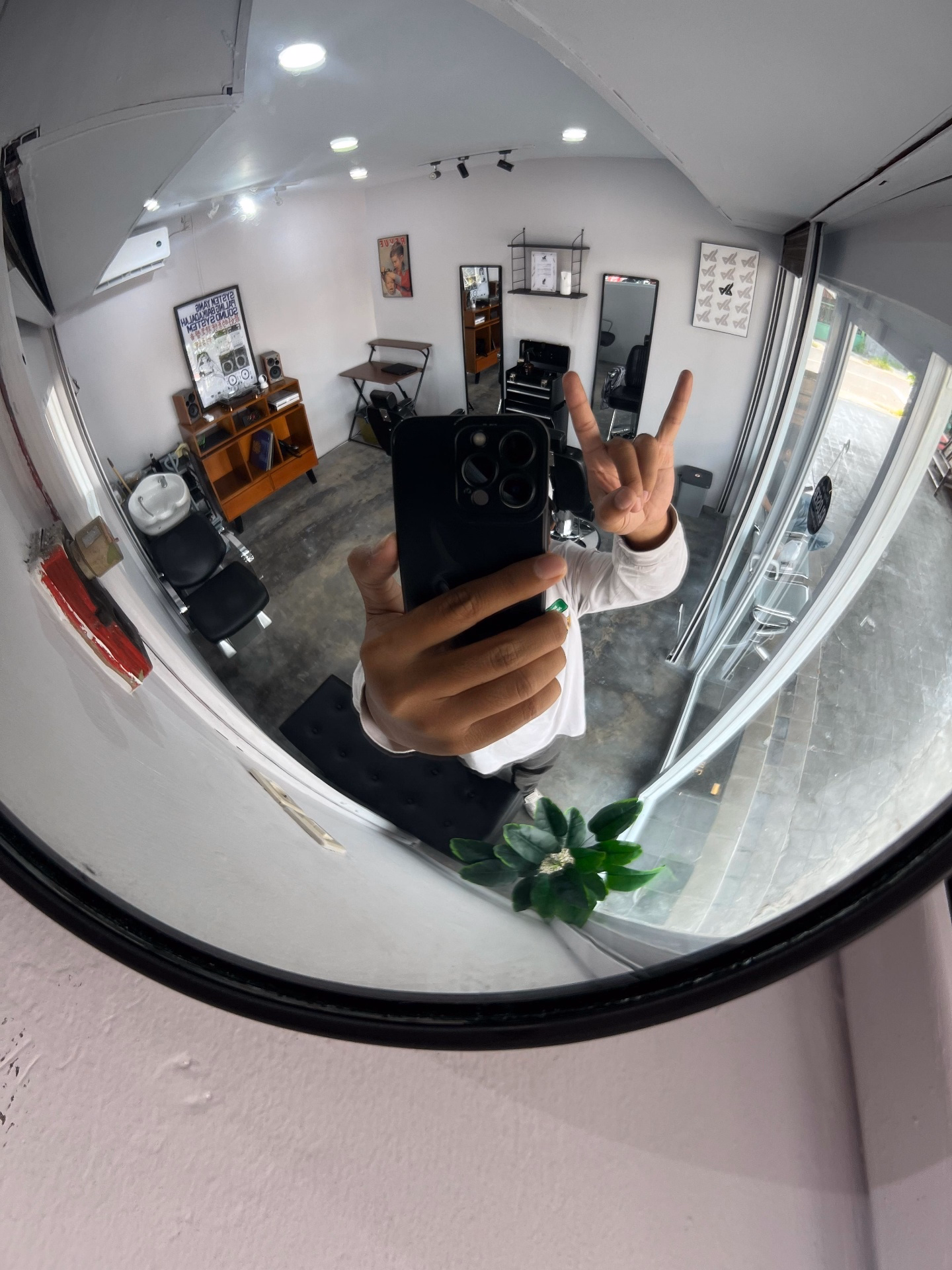 Cermin barbershop